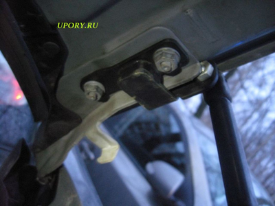 Амортизаторы (упоры) капота для Nissan X-Trail T-30 (2000-2007)