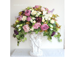 Композиция из искусственных цветов на статуэтке Ангелочков Агата № СА004/Купить на сайте AOABUKET.RU