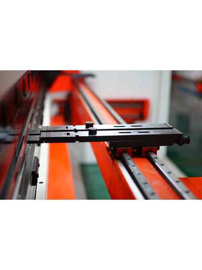 Гидравлический листогибочный пресс с ЧПУ и автоматической компенсацией прогиба MetMachine SBPA-8025D