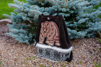 Рюкзак из натуральной замши, ручная вышивка бисером "Медведь"