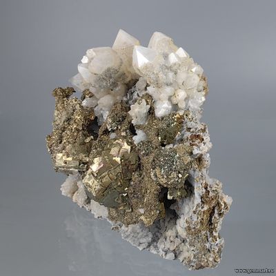 Кварц, пирротин, пирит. Россия. 130*95*60мм