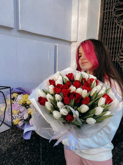 Красные тюльпаны "Поцелуй весны" 35