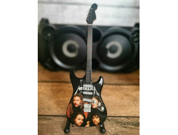 Модель № G7: гитара сувенирная на подставке &quot;Metallica&quot;