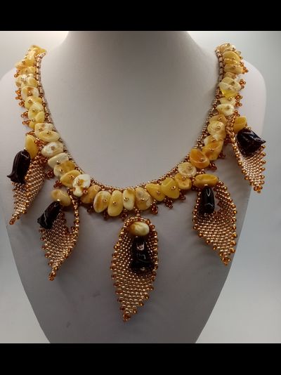 Колье из Чешского бисера с натуральным янтарем