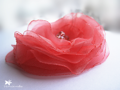 Брошь-цветок из органзы "Нежность"