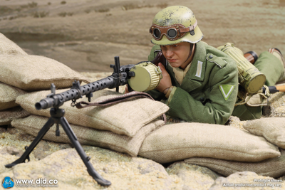 Немецкий пулеметчик африканского корпуса Биалас - КОЛЛЕКЦИОННАЯ ФИГУРКА 1/6 WWII German Africa Corps WH MG34 Gunner  – Bialas (D80158) -  DID