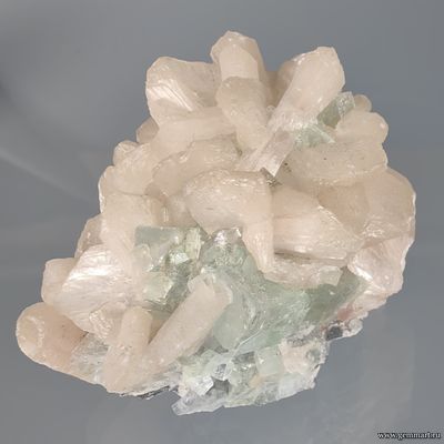 Гейландит, апофиллит. Индия. 70*53*40мм