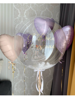 Сфера с перьями среди сердец