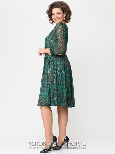 Зеленое шифоновое платье с поясом в золотом цвете