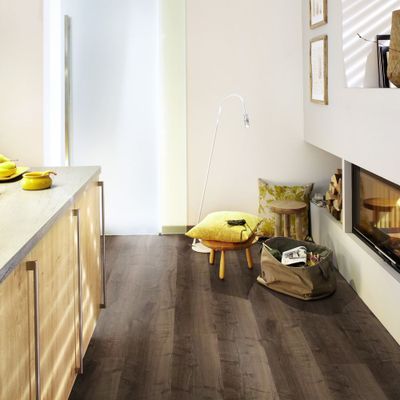 Виниловый пол Wineo 400 Wood XL Дуб тёмный уютный RLC299WX 31 класс толщина 5.5 мм замковый с фаской и подложкой 2.05 м2