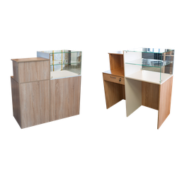 Тучков шоп. Торговое оборудование. Ресепшн. Стойка-ресепшен из ЛДСП цвета дерева со стеклом