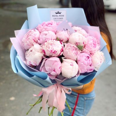 15 ПИОНОВ В КРАФТ С ДОСТАВКОЙ