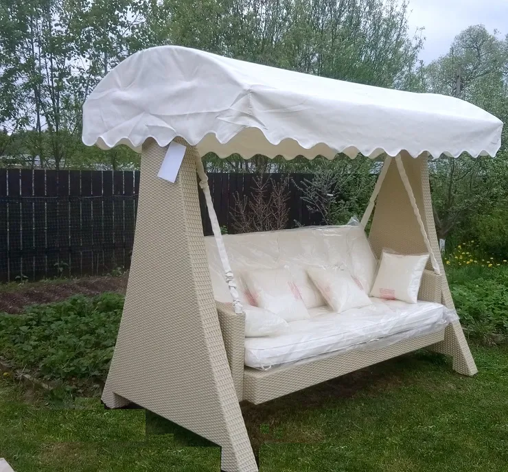 Плетеные садовые качели в Подмосковье