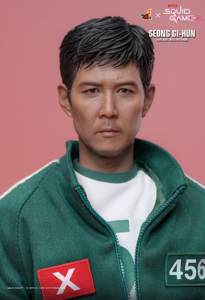 ПРЕДЗАКАЗ - Сон Ки Хун, игрок 456 ("Игра в кальмара", Squid Game) - Коллекционная фигурка 1/6 Seong Gi-Hun (TMS153) - Hot Тoys ?ЦЕНА: 44500 РУБ.?