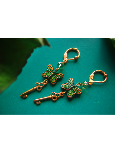 "Посланницы чудес", серьги с бабочками и ключиками (благотворительность)