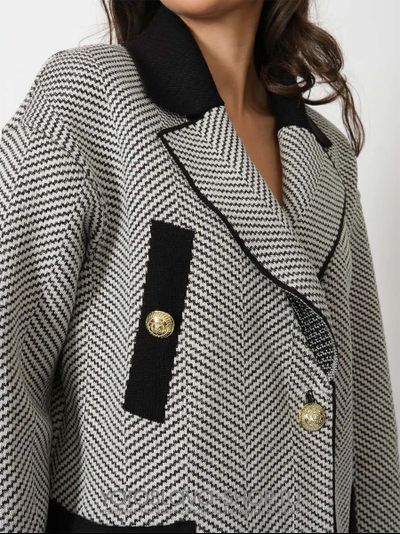 Удлиненный женский трикотажный жакет в сером цвете