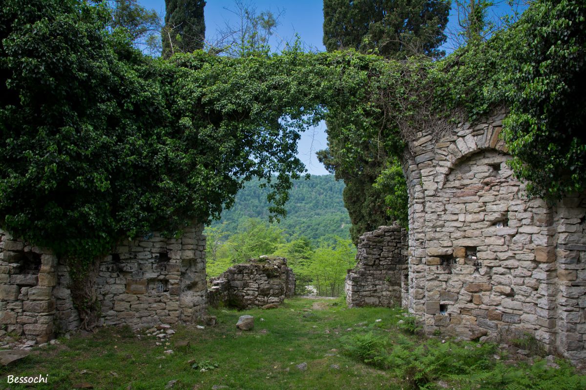 Развалины древних храмов Сочи
