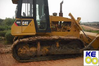 Стекло двери правое закаленное CAT D6G2XL