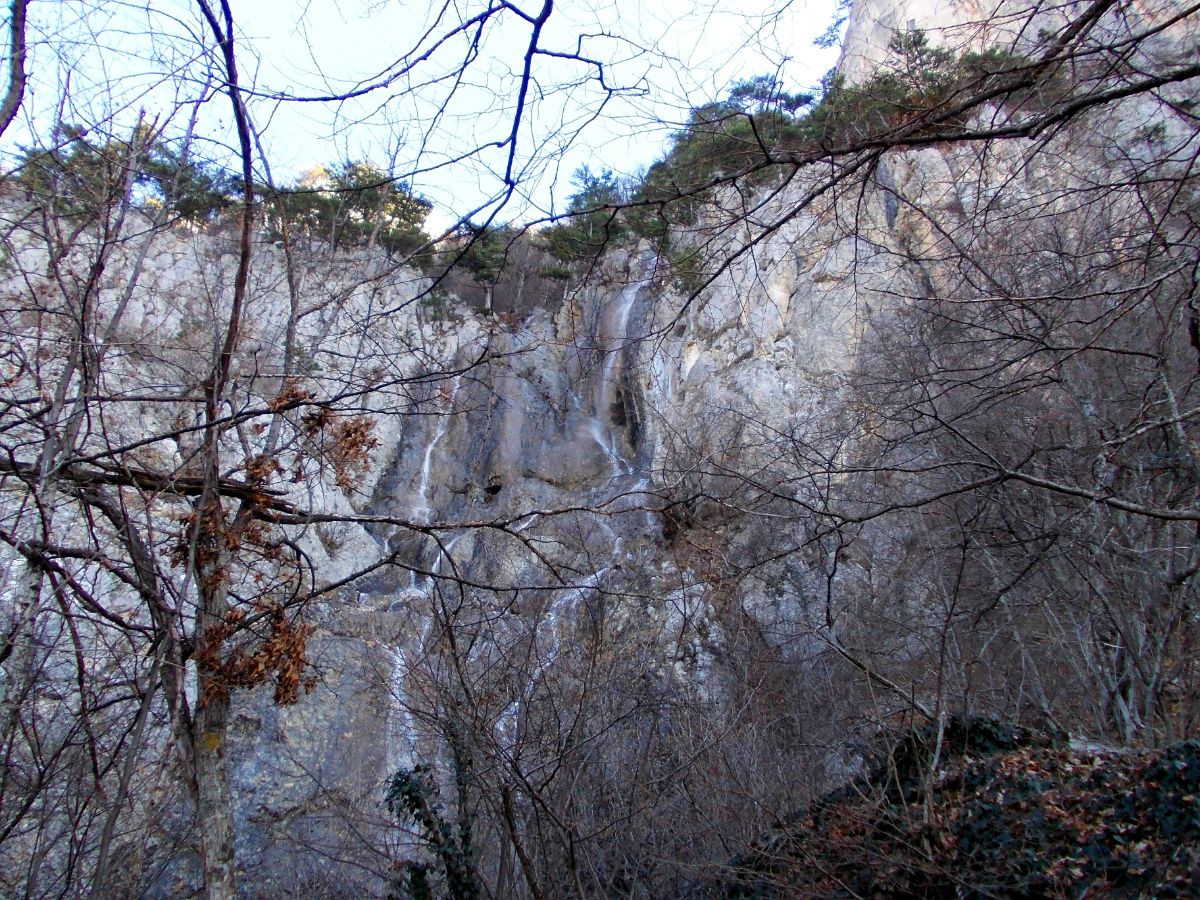 зимний водопад в Крыму