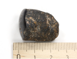 Корунд с иризацией, кристалл, полировка с одной стороны, Индия (25*21*17 мм, 20 г) №29905