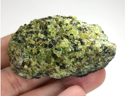 Хризолит (Перидот, Оливин), кристаллы на породе, США (60*42*29 мм, 109 г) №38099