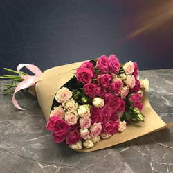 Классический букет из 15 кустовых роз микс