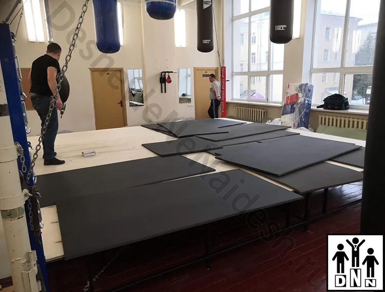 Монтаж ринга на помосте