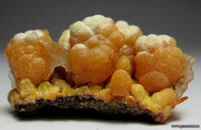 Миметит с кальцитом. Мексика. 25*19*16мм