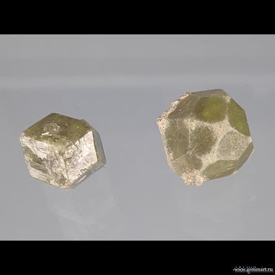 Гросуляр (разн. гранат). Россия. 10-13мм