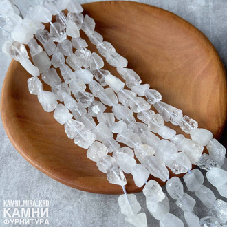 Горный хрусталь необработанные камни средние 10-12х15-20 мм, цена за нить 18 см