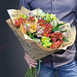 Классический букет из 15 альстромерий микс