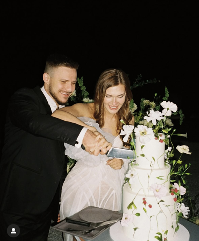 Торт трехъярусный с вафельными цветами 3 яруса(9-12кг) (копия)