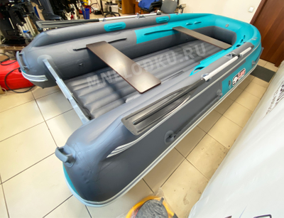 Моторная лодка REEF TRITON 370 S-MAX интегрированный фальшборт справа