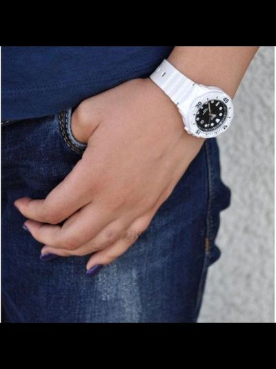 Часы Casio LRW-200H-1E