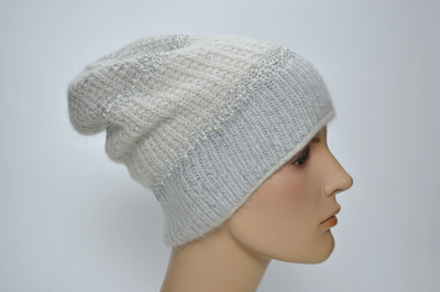 Вязаная шапка для женщин зима 2025