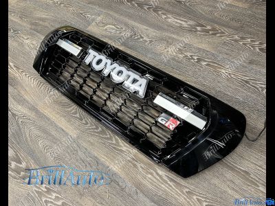 Решетка Toyota Land Cruiser 200 2007-2015 LED с подсветкой в стиле 300 GR Sport