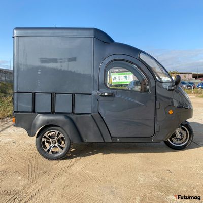 Трицикл грузовой GreenCamel Тендер E1200 (72V 2500W 84Ah) кабина, BOX, понижающая Тесла