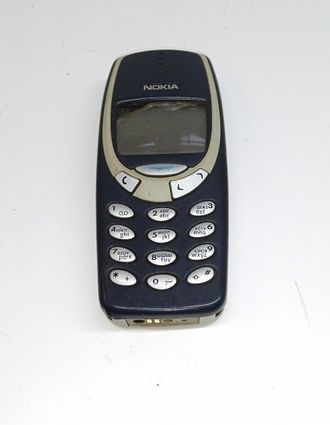 Неисправный телефон Nokia 3310 (нет АКБ, нет задней крышки, разбит экран, не включается)