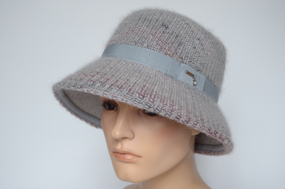 fetrovaya-rozovaya-shlyapa-s-vyazanoy-otdelkoy-vizio-italiya