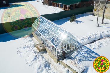 Теплица из стекла и алюминия на базе модели "Ланкастер"
размер конструкции 10х4метра.