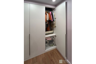 078-1 Шкаф с распашными дверями, встроенный в нишу. Фасады и корпус: ЛДСП Egger W1000 ST9 Белый премиум