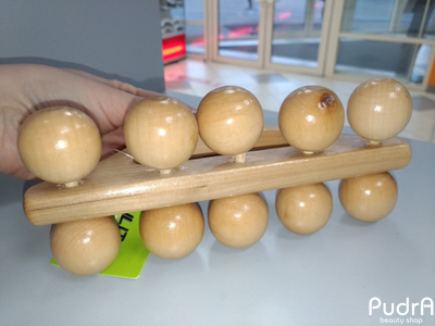 Массажёр «Гусеница», универсальный, 10 шариков, деревянный