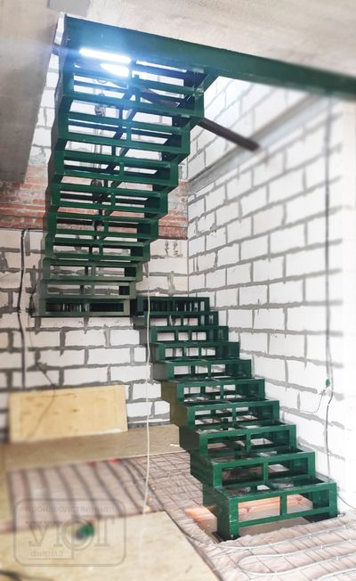 мк №23. металлокаркас лестницы (под зашивку)