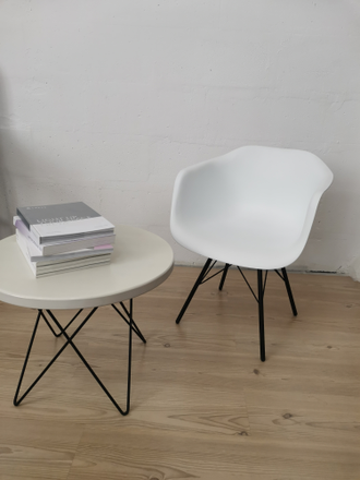 Полукресло Eames design белое