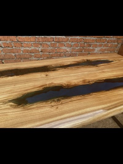 стол из эпоксидной смолы и карагача с двумя озерами