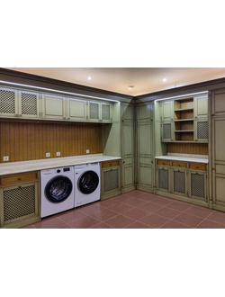 Встроенный шкафы для постирочной.