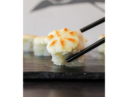 Запеченный с креветкой 8шт