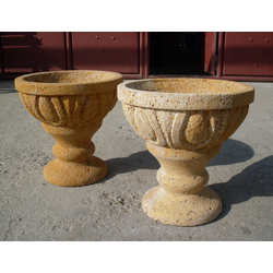 Каменные вазоны