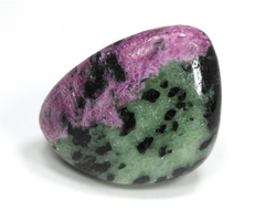 Корунд красный в цоизите, галтовка (светится в УФ), Танзания (28*22*17 мм, 17 г) №35186