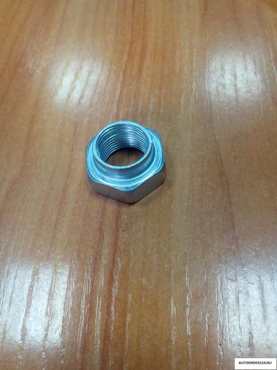 Гайка М18*1,5*17 ступицы 2101-2121 правая резьба (цена за 10 шт)